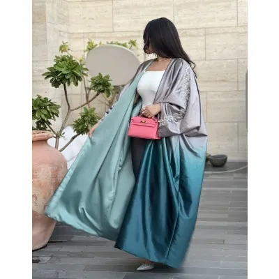 1665645372611425735_400