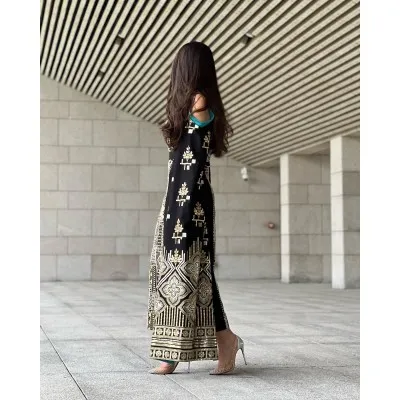 1704566787638975406_400