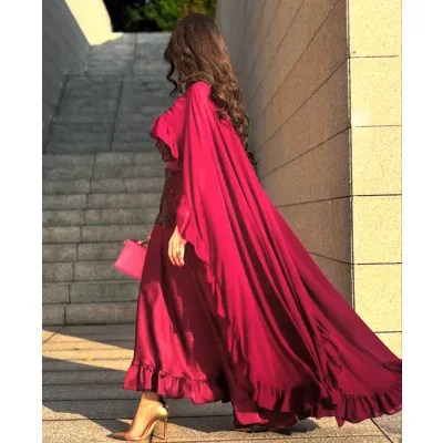 1733398619171635313_400