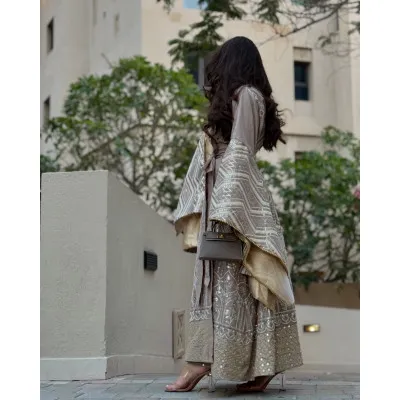Beige bisht with long sleeves 1