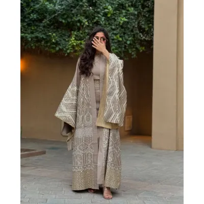 Beige bisht with long sleeves 4