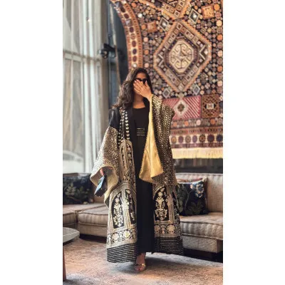 black bisht with long sleeves 1