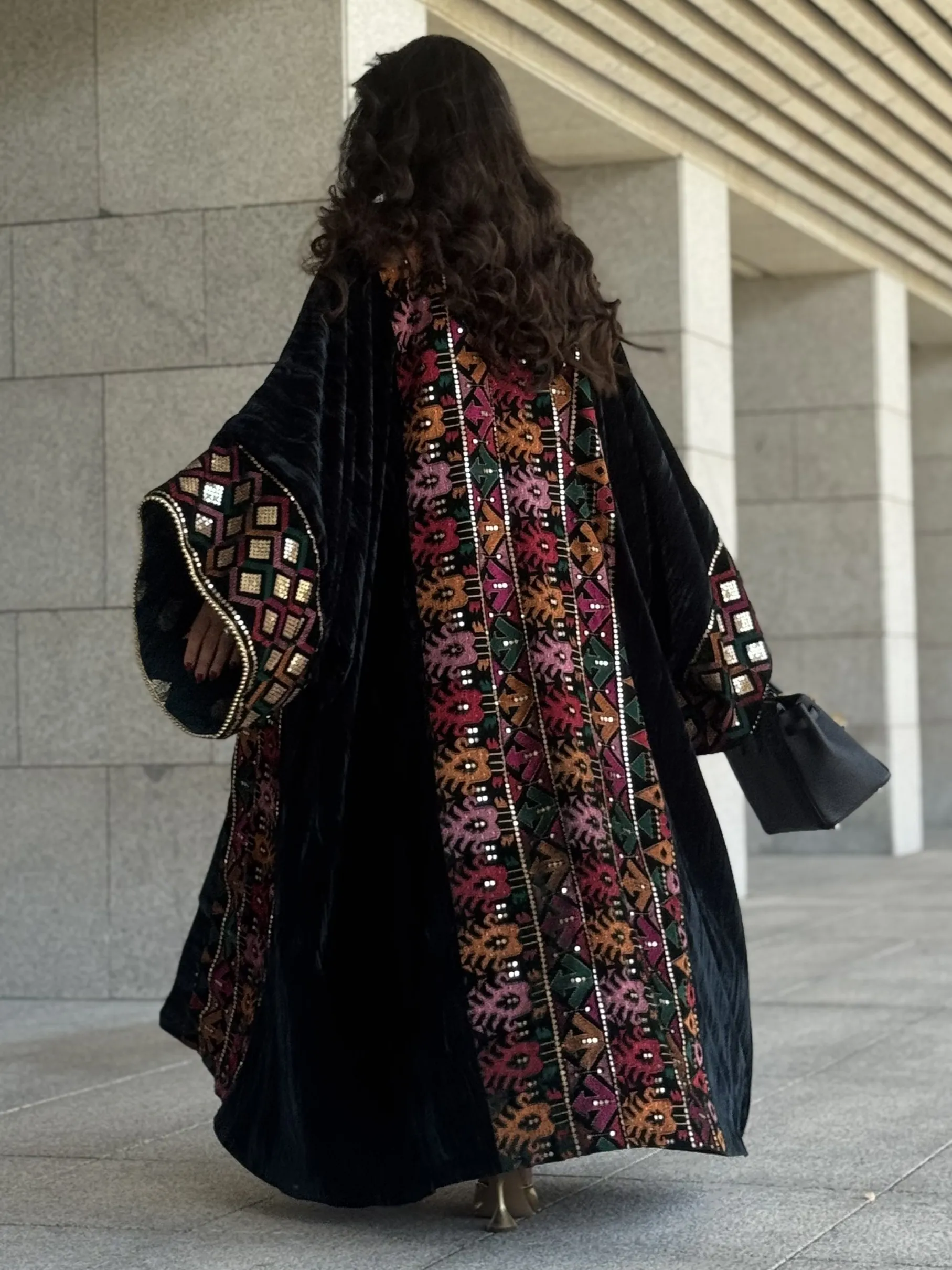 بشت أخضر بسدو مشكوك ومطرز_1995 -