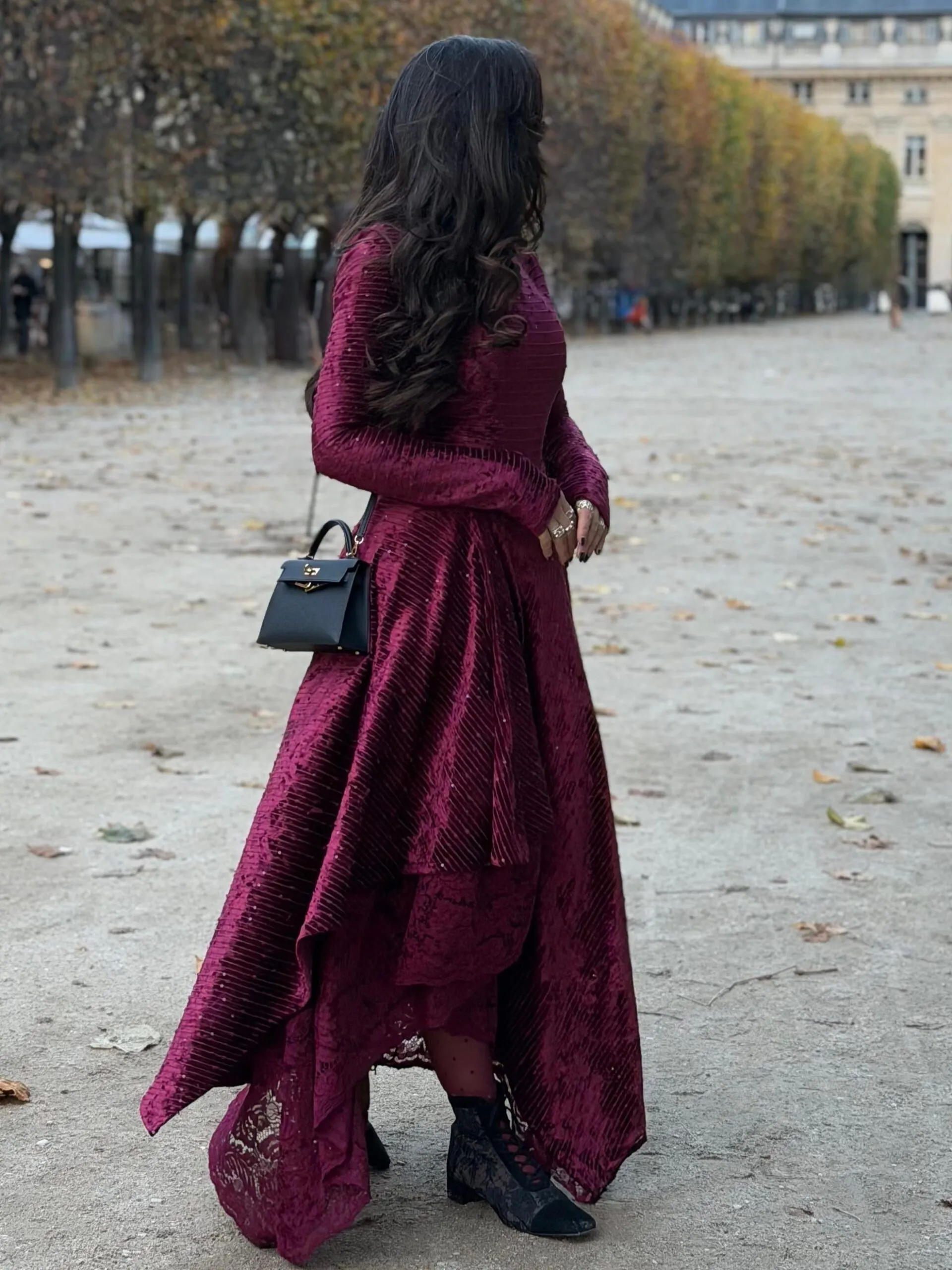 فستان مخمل عنابي مطرز بشك ناعم_7