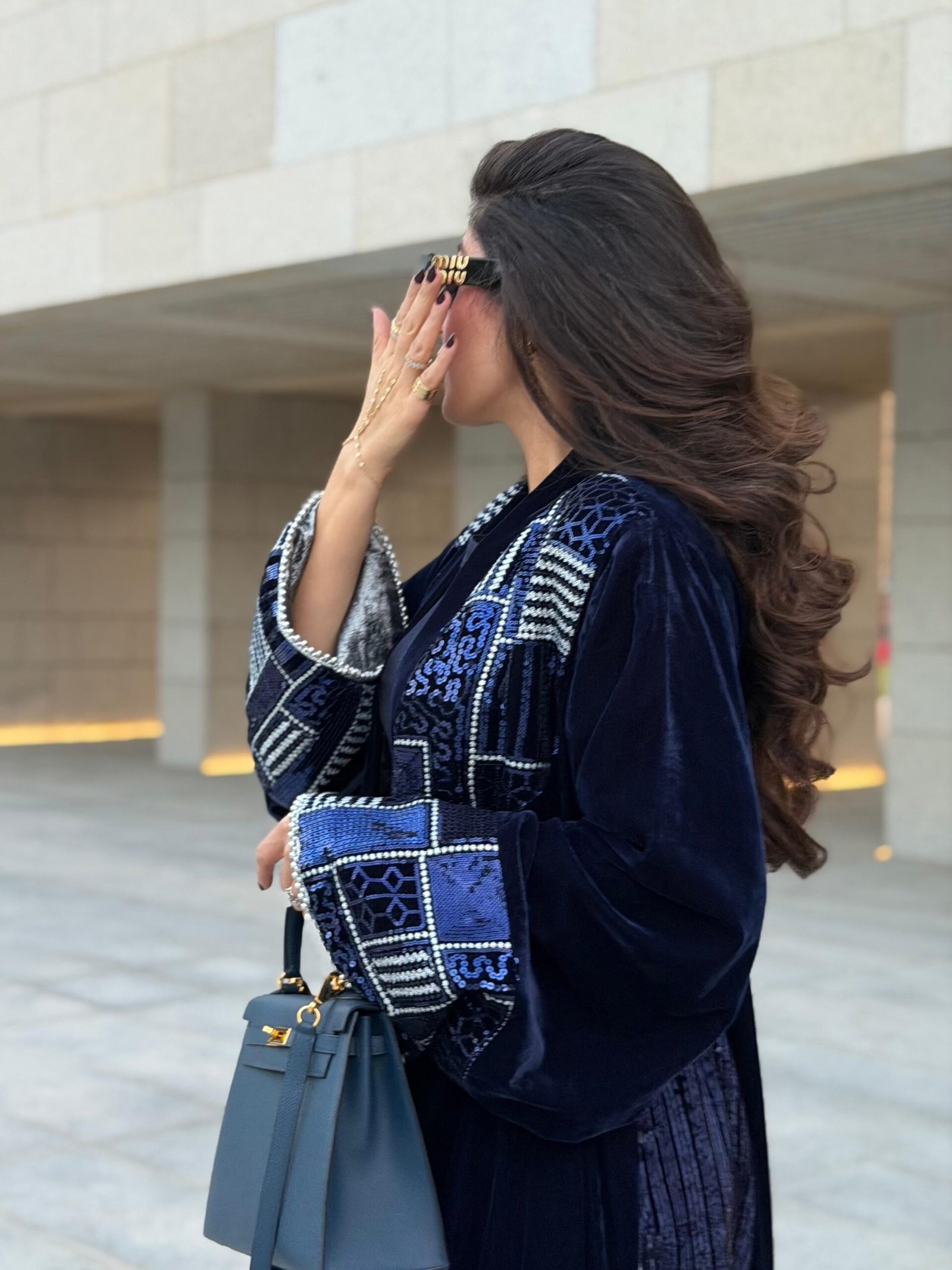 مخمل مطرز ومشكوك مبطن - شامل الفستان الداخلي_1