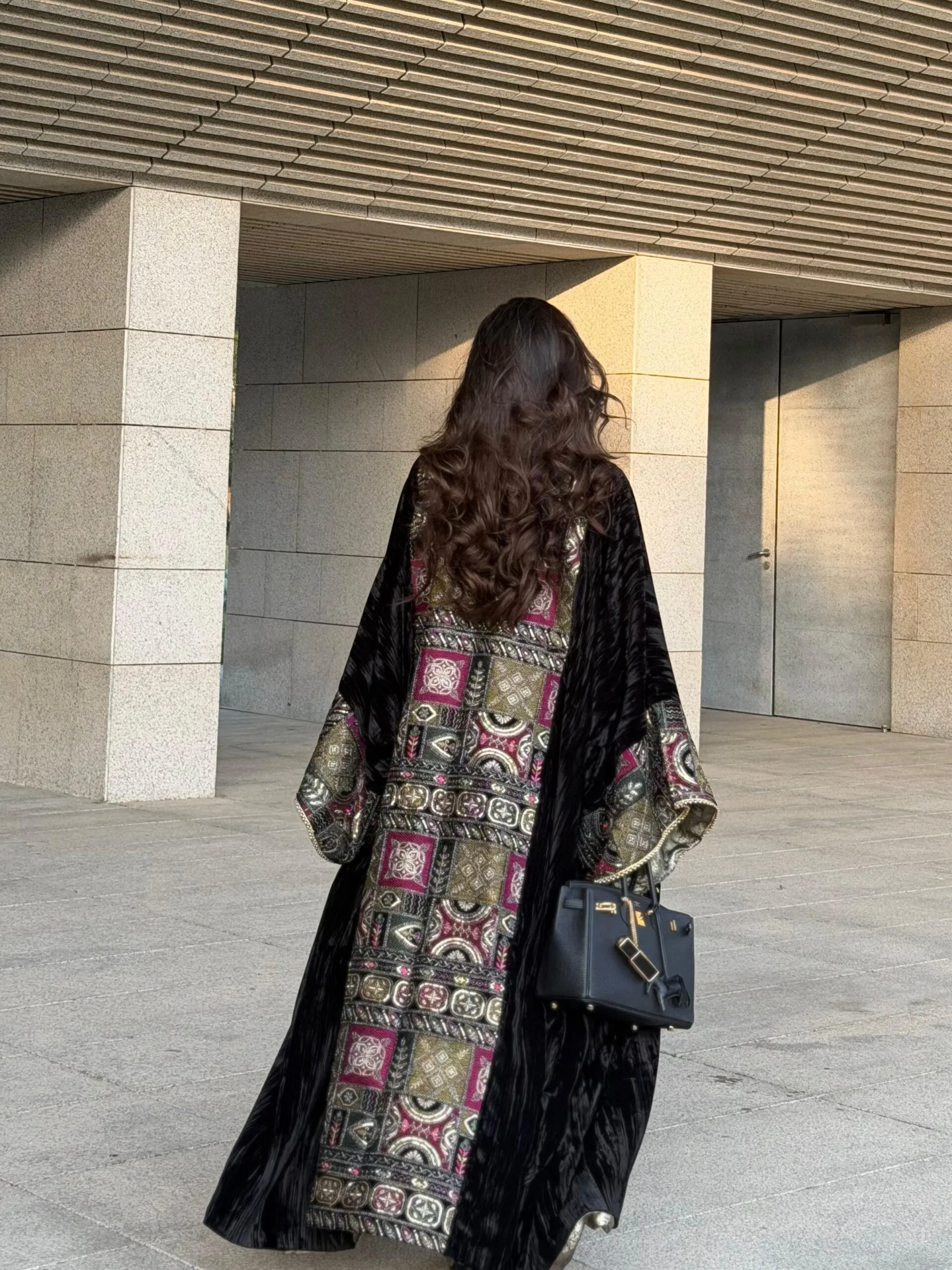 بشت أسود مشكوك للمناسبات_5