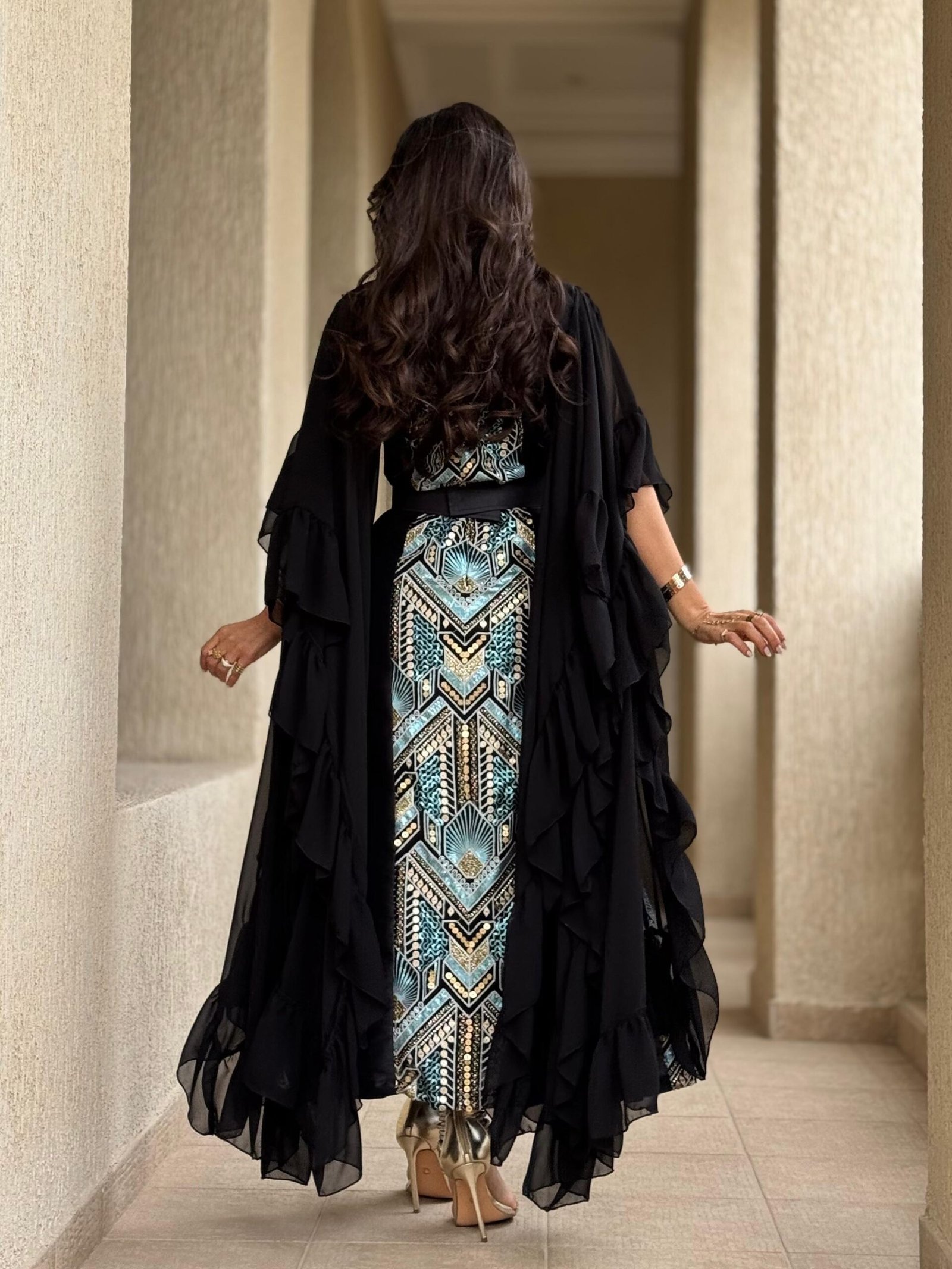 فستان ملكي أسود مع رفلز_0