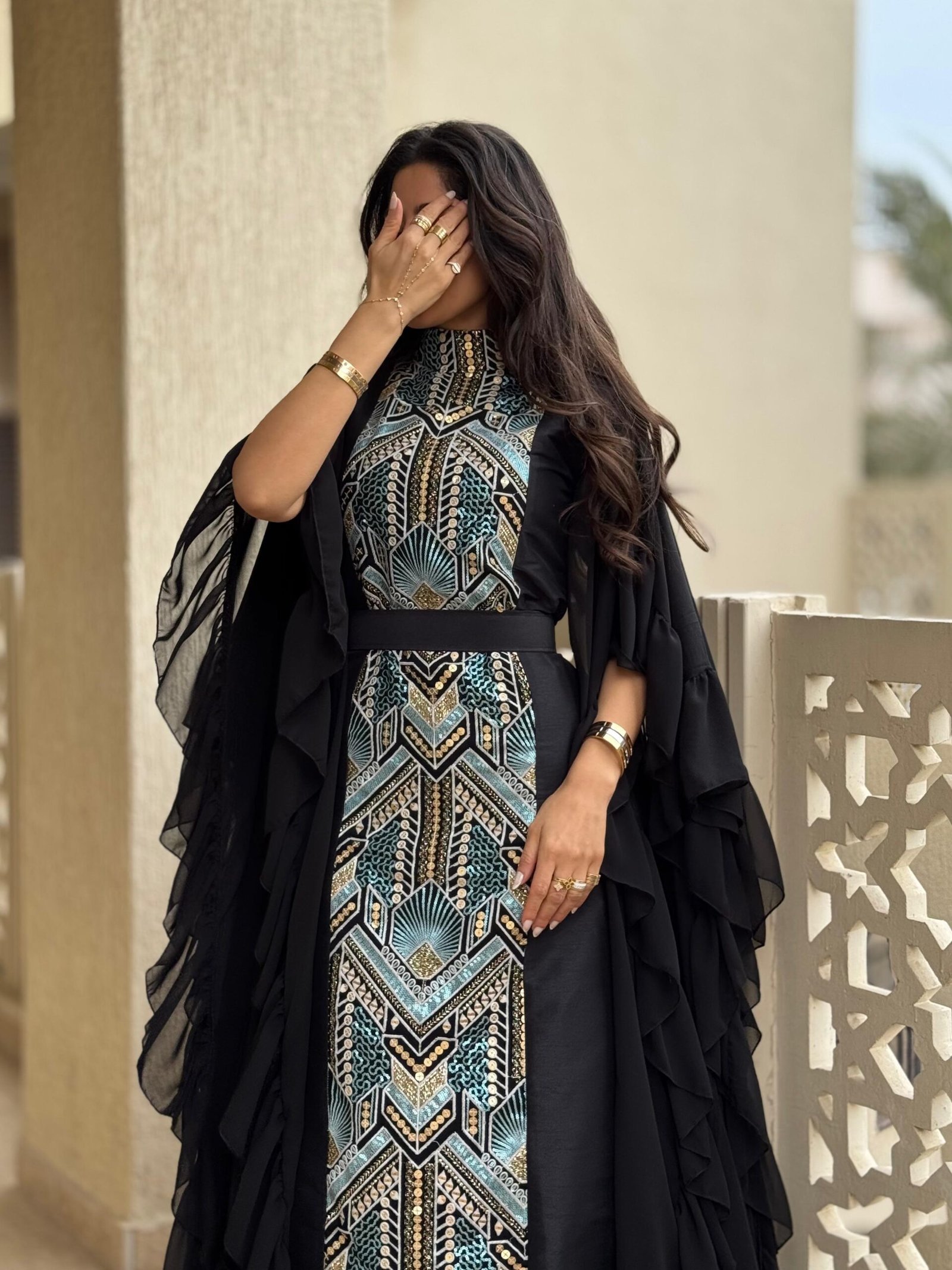 فستان ملكي أسود مع رفلز_3